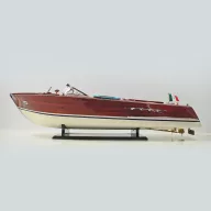 RC pripremljen Riva Aquarama model broda 