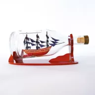 Model broda HMS Bounty u boci Henessy